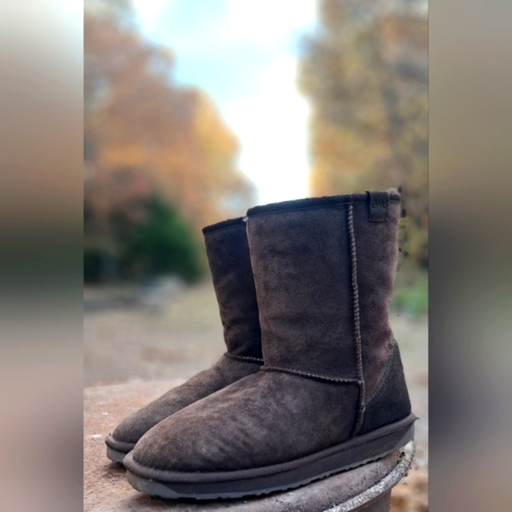 Emu Stinger Lo Chocolate Brown Boots